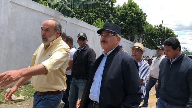 Visita Sorpresa de supervisión del presidente Danilo Medina al Hospital Pedro Emilio de Marchena en Bonao, donde recorrió la construcción de la obra y compartió con trabajadores.