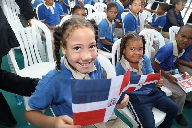 Estudiantes de la Escuela Básica Domiciano Matos .