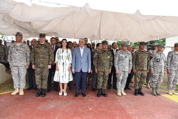 Canciller y ministro de Defensa despiden misión humanitaria dominicana enviada a Bahamas.