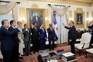 Danilo Medina juramenta a Ramón Antonio Pepín, nuevo ministro Obras Públicas, y demás funcionarios designados
