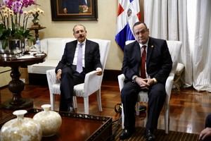 Danilo Medina recibe en el Palacio Nacional al presidente electo de Guatemala, Alejandro Giammattei