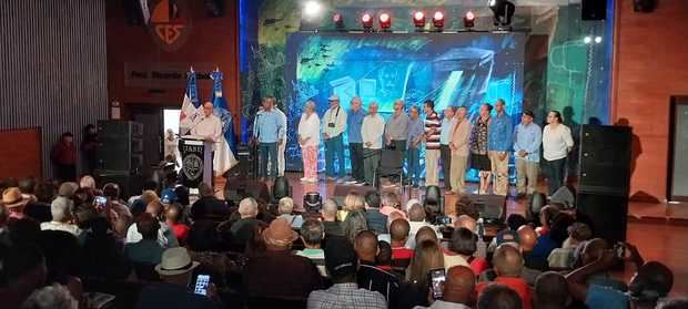 Recuerdan a Orlando Martínez con cantos, bailes y poesías en concierto en la UASD.