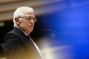 Borrell aboga por apoyar y proteger a los medios para defender la democracia