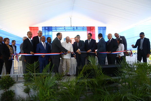Acto de inauguración encabezado por el presidente Danilo Medina por la entrega del moderno Centro de Investigación, Desarrollo e Innovación del Instituto Politécnico Loyola,
en San Cristóbal.