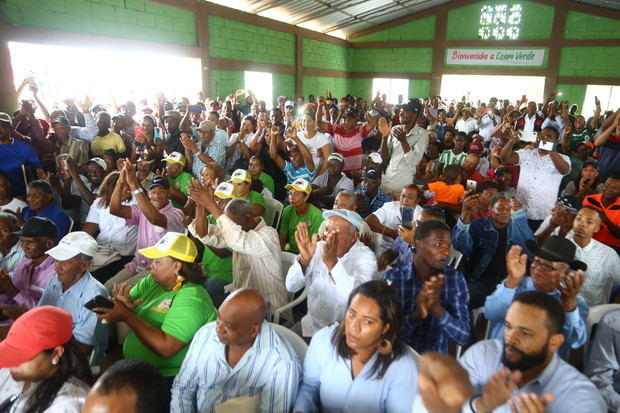 Visita Sorpresa 275 del presidente Danilo Medina a parceleros organizados en 13 asociaciones de varias comunidades de la provincia Monte Plata.