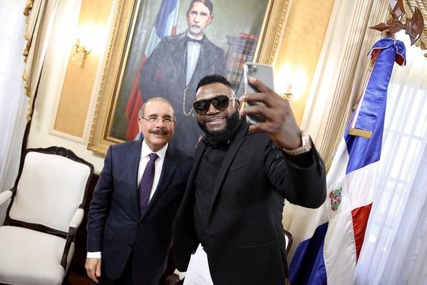 Encuentro entre el presidente Danilo Medina y el expelotero de Grandes Ligas, David Ortiz.