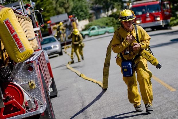 Unos 3.200 bomberos procedentes de todo Canadá están combatiendo las llamas y se espera que en las próximas horas lleguen centenares de efectivos de refuerzo, incluidos 103 bomberos mexicanos.