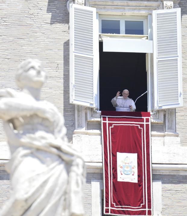 El papa urge a no olvidarse de la guerra en Ucrania pese a su prolongación.