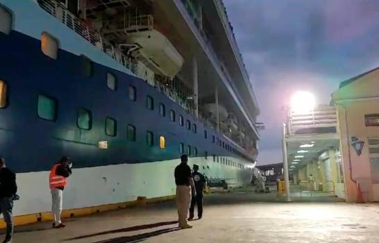 Autoridades permiten atraque de crucero para regreso de 32 dominicanos.