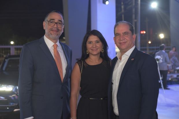 Juan Vargas, Nancy de Rosario y Fernando Rosario