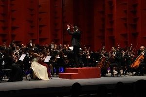 El maestro Alberto Rincón y la Orquesta Sinfónica Nacional Juvenil