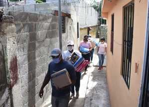 Durante la visita a las casas de ambos sector, la señora Pol de Recio aprovechó para concientizar a las personas sobre la importancia del uso de las mascarillas.