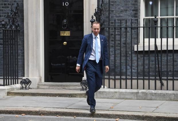 El ministro británico de Sanidad, Matt Hancock, abandona el 10 de Downing street tras una reunión del gabinete, el pasado miércoles.