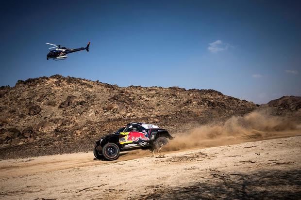 El español Carlos Sainz (X-Raid JCW Team) durante el prólogo del rally Dakar 2021 disputado en Jeddah, Arabia Saudí, este 2 de Enero de 2021.
