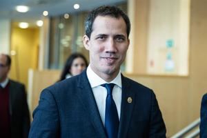 Guaidó pide ayuda en Francia contra el Gobierno de Maduro