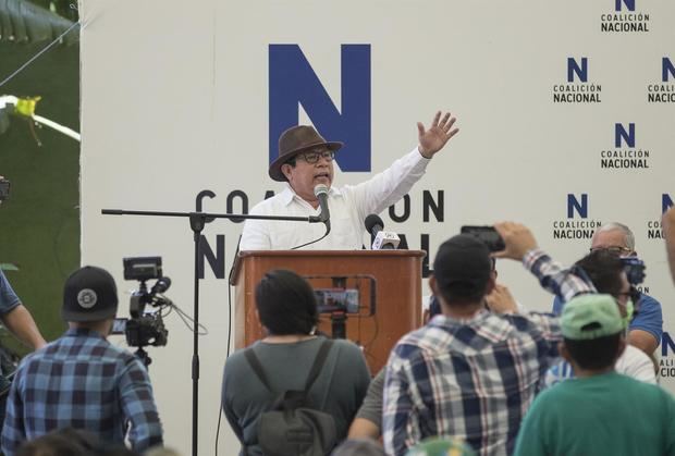 El empresario y periodista Miguel Mora habla durante su presentación como precandidato a la presidencia de Nicaragua, hoy en Managua (Nicaragua).
