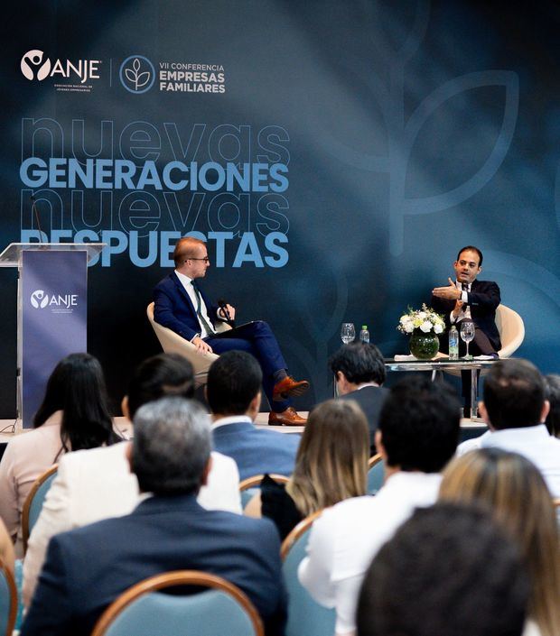 Carlos Iglesias, presidente Bellón en panel “Reinventando el modelo tradicional del negocio familiar”.