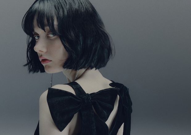 La paleta de colores es decadente pero refinada.