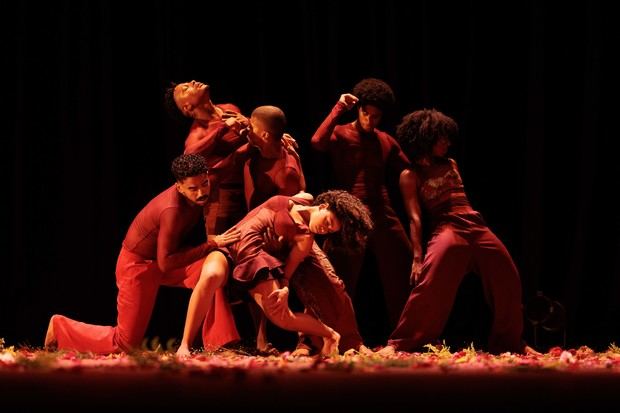 “Carmesí” da inicio a una esplendorosa Temporada de Danza Contemporánea de Bellas Artes