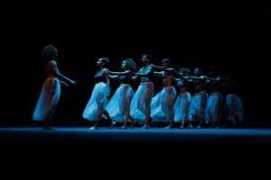 'Carmesí' da inicio a una esplendorosa Temporada de Danza Contemporánea de Bellas Artes