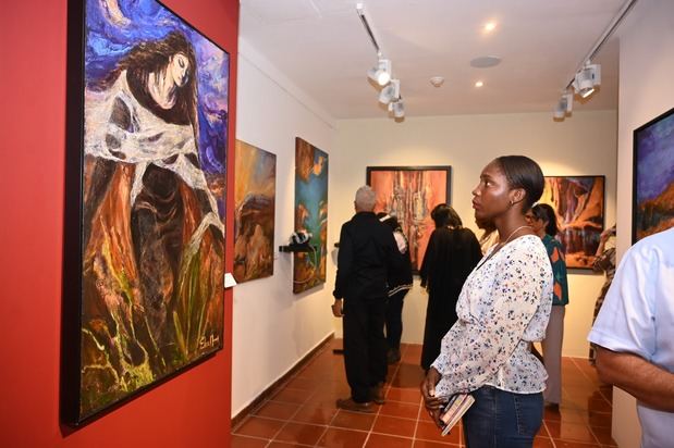Parte de la exposición Elsa Núñez. Homenaje a la madre tierra, en el Centro
Cultural Banreservas.