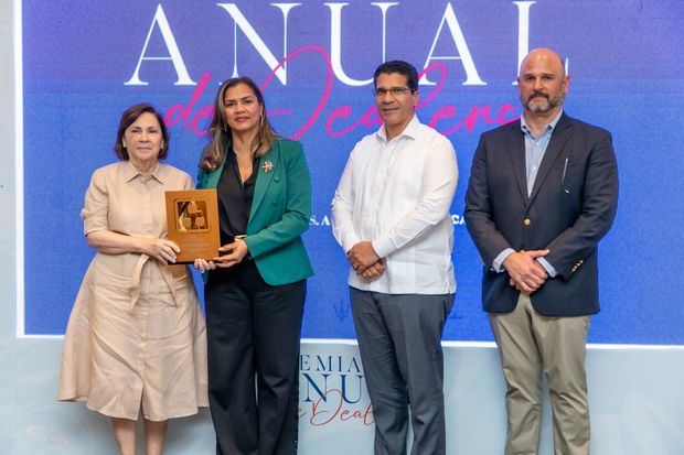 Georgia Anne Reid, Juliana Ochoa, Anthony Ochoa y Eduardo Félix.