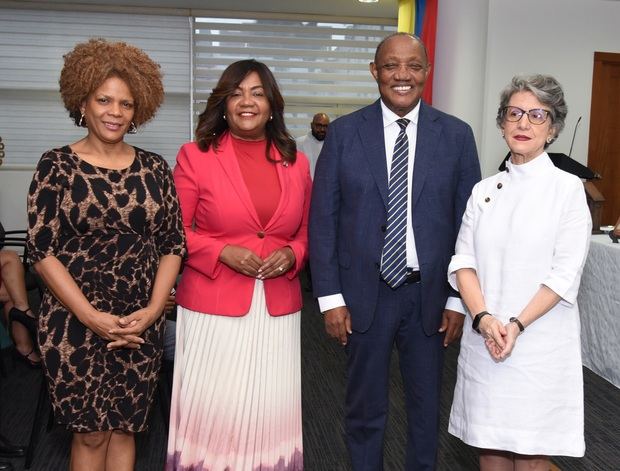 Marivel Contreras, Amarilys Durán Salas, Mateo Morrison y Carmen Imbert Brugal.