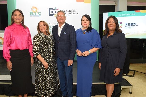 Rossy Escotto, Luisa Maria Aquino, Ignacio Glass, Sulin Lantigua de Glass y Amarilys Duran Salas.