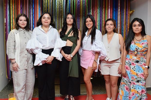 Loren Cabrero, Chantal Mateo, Melissa Messina, Laura García, Cinthya Dussan y Daisy Santiago.