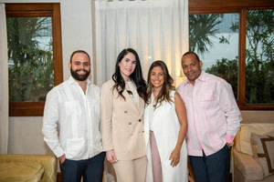 Dr. Juan Luis González, Dianne Bisonó, Diana Guerra y Fausto Guzmán 