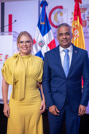 Carmen Ligia Barceló y Joel Santos.