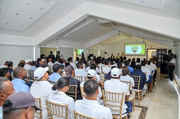 Clúster Turístico y DIGESETT impulsan talleres de educación vial en Puerto Plata.