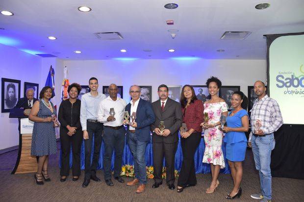 Miguelina Durán, Daniela Cruz, Anthony Alexander Henríquez, Bolívar Mejía, Bismar Galán, Rafael García Romero, Petra Rondón, Yaniris Michel, Teresa Guerrero y Lenny Marzán.
