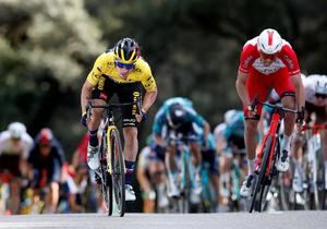 Ciclista Primoz Roglic imponente hace doblete con autoridad y refuerza el liderato