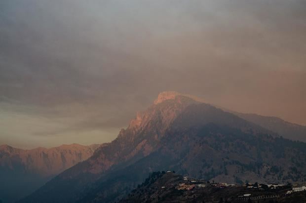 El nuevo punto eruptivo surgido la víspera en el volcán de Cumbre Vieja, en La Palma, dentro del área del cono principal tiene este sábado una actividad menor y sigue expulsando solo cenizas. 