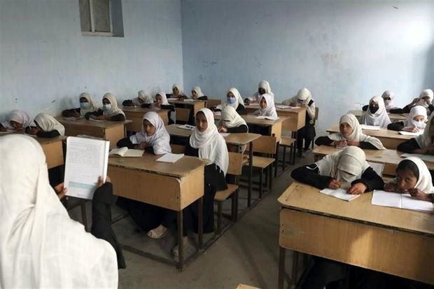 Los talibanes prohíben ahora que las mujeres estudien en la universidad