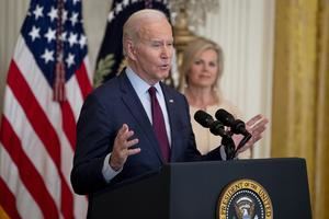 Biden urge a Rusia a cesar los combates cerca de planta nuclear ucraniana