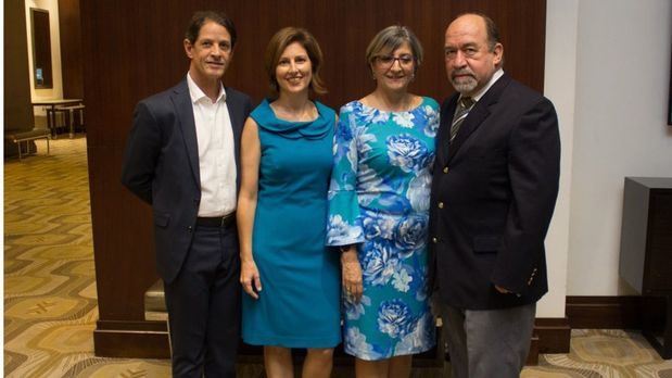 Junior Henriquez, Lina Arosteguid Henriquez, Luz Mara Cortezar y Carlos Arturo Mejia.