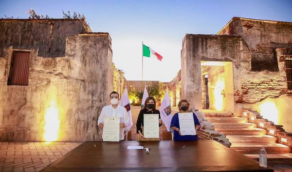 Fotografía cedida por el ayuntamiento de Los Cabos en donde aparecen (de izq. a der.), el alcalde de Zacatecas, Ulises Haro, la alcaldesa de Los Cabos, Armida Castro, y la de Acapulco, Adela Román. 