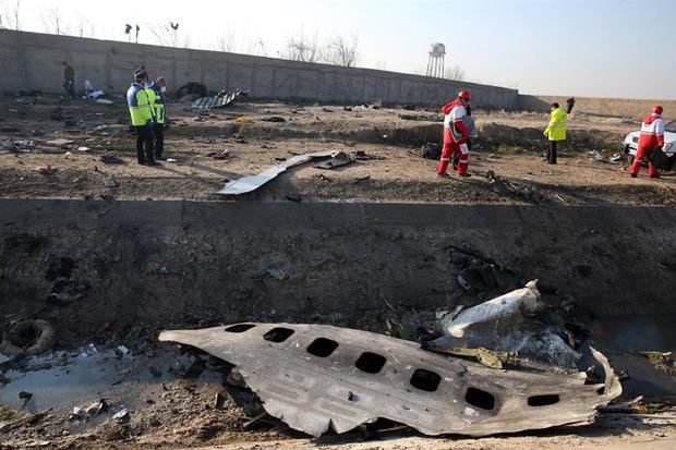 Mueren todas las personas a bordo del avión ucraniano estrellado en Teherán.