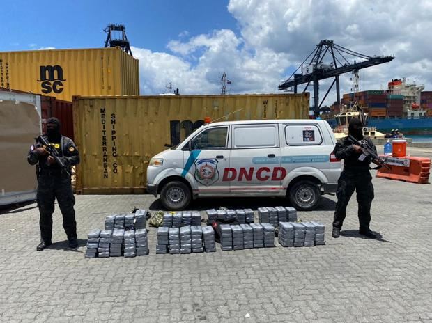 Autoridades se incautan de 300 paquetes de cocaína hallados en Puerto Caucedo