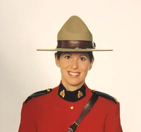 An undated handout photo made available by the Royal Canadian Mounted Police (RCMP) of Royal Canadian Mounted Police Constable Heidi Stevenson quien fue reportada asesinada por Gabriel Wortman en Nova Scotia, Canada. 