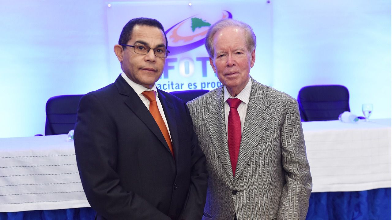 Pepín Corripio comparte anécdotas de su trayectoria empresarial con