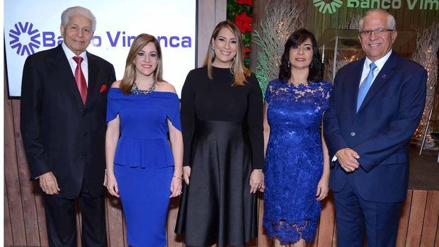 Víctor Méndez Capellán, Christie Pou, Mónica Ceballos, Flaudia Martínez y Víctor Virgilio Méndez Saba.