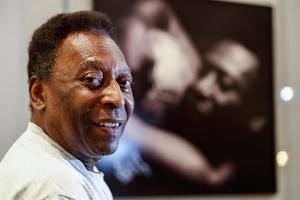 Pelé comparte su nueva imagen para tranquilizar a sus seguidores sobre su salud