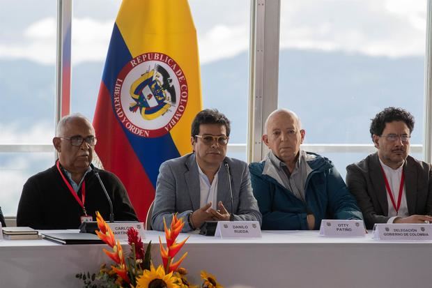 Carlos Martínez, Danilo Rueda, Otty Patiño e Iván Cepeda participan en el diálogo de Paz entre el Gobierno de Colombia y el ELN hoy, en el Hotel Humboldt, ubicado en el parque nacional Waraira Repano (Ávila), en Caracas (Venezuela).