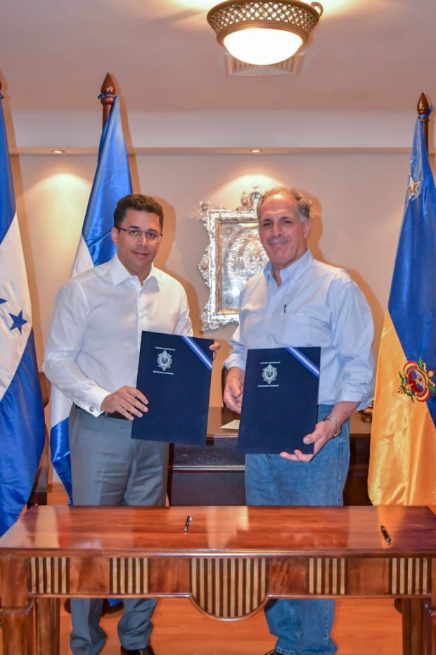  El alcalde del Distrito Nacional y el alcalde de Tegucigalpa, Honduras, firmaron un acuerdo .