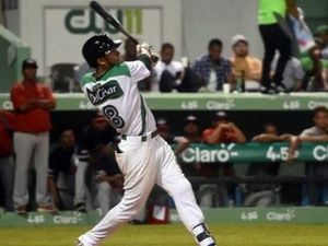 Estrellas se colocan a un paso de la final en béisbol dominicano