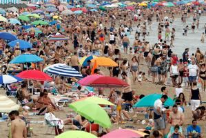 La quinta ola de covid frena las esperanzas de recuperar el turismo en España