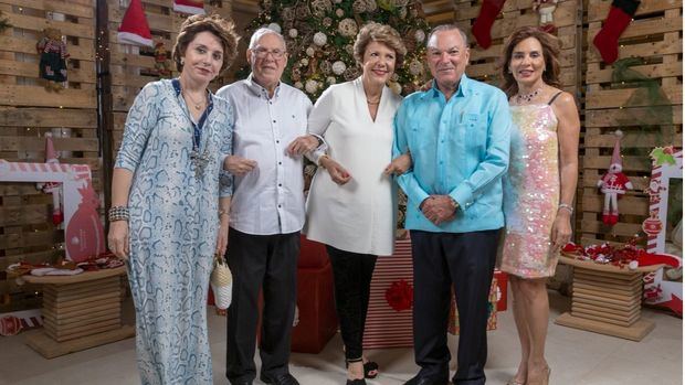 Cóctel de Propietarios Puntacana Resort & Club - María Aurora de Machado, Luis Manuel Machado, Pilar de Rainieri, Frank Rainieri y Haydée Kuret de Rainieri.